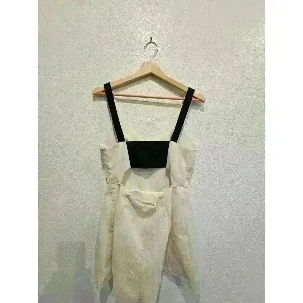 Bcbg Off White romper gold pinstripe. Sz 8 - Picture 4 of 4